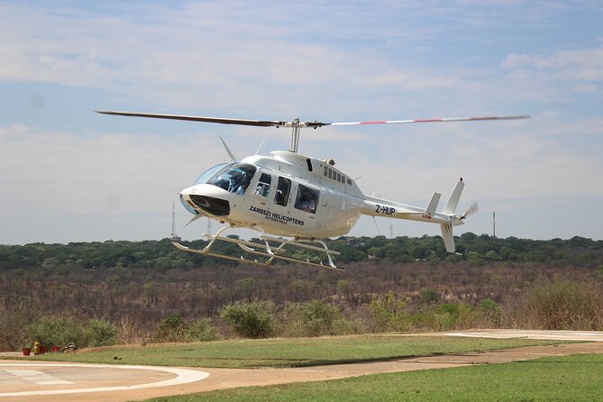 15 minutes scenic helicopter flight above Victoria Falls-Zimbabwe - Choosing between the Bell Long Ranger and Robinson 44