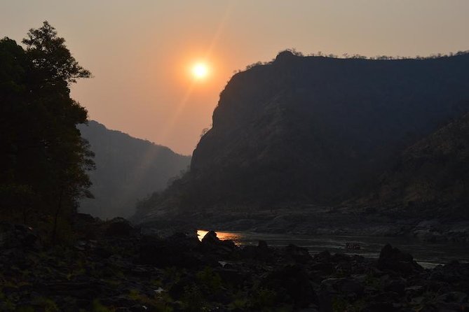 3 Days & 2 Nights Whitewater Rafting Victoria Falls - The Zambezi begins with a hard first day