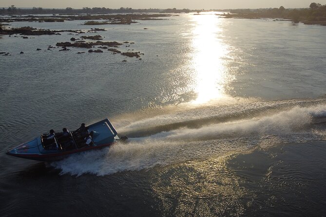 Adrenaline Jet Boat Safari in Victoria Falls - A compact outing for families and active sightseers
