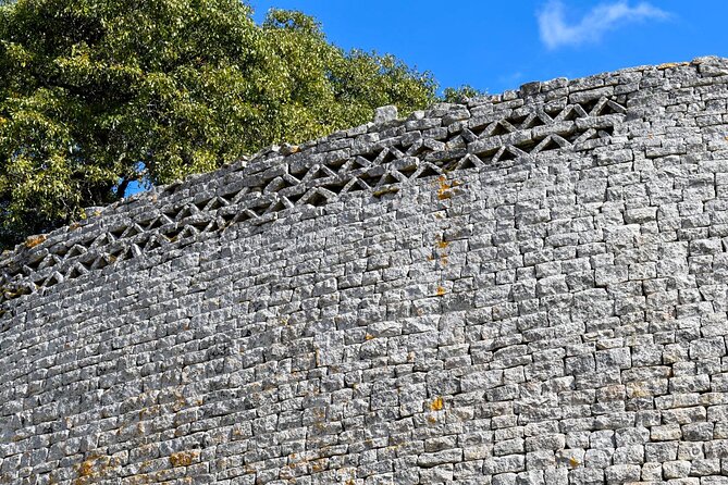 Great Zimbabwe - Climbing toward the hill complex