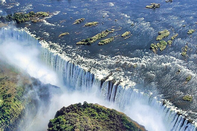 Guided Tour of the Falls (ZIM side) Wildlife Safari, by Savannah - The park entrance can affect the pace