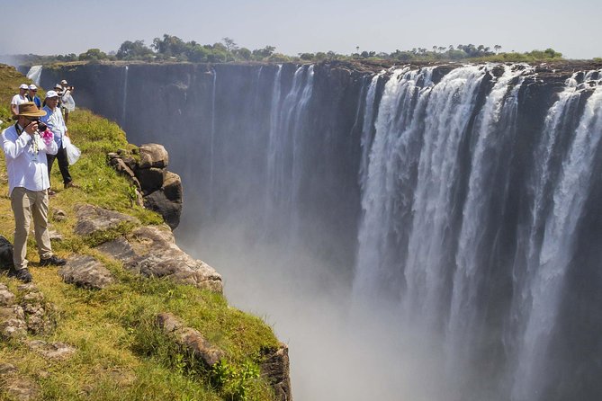 Guided Tour of the Majestic Victoria Falls - Why the Zimbabwean Side Works Well