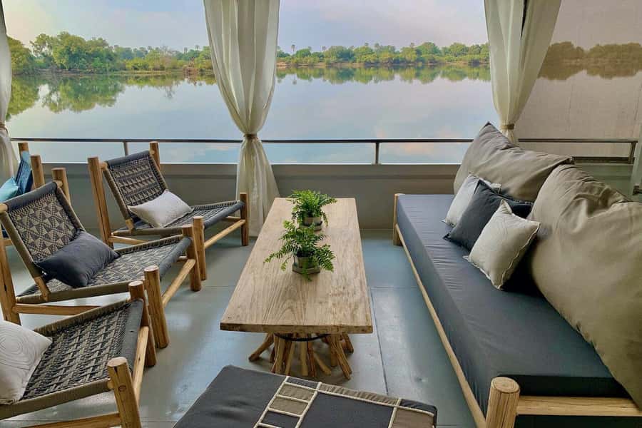 Luxury Cruise : Sunset Boat Cruise on The Zambezi Explorer - The first hour on the Zambezi River