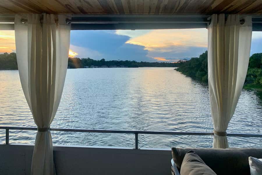 Luxury Cruise : Sunset Boat Cruise on The Zambezi Explorer - A few practical ways to improve the evening