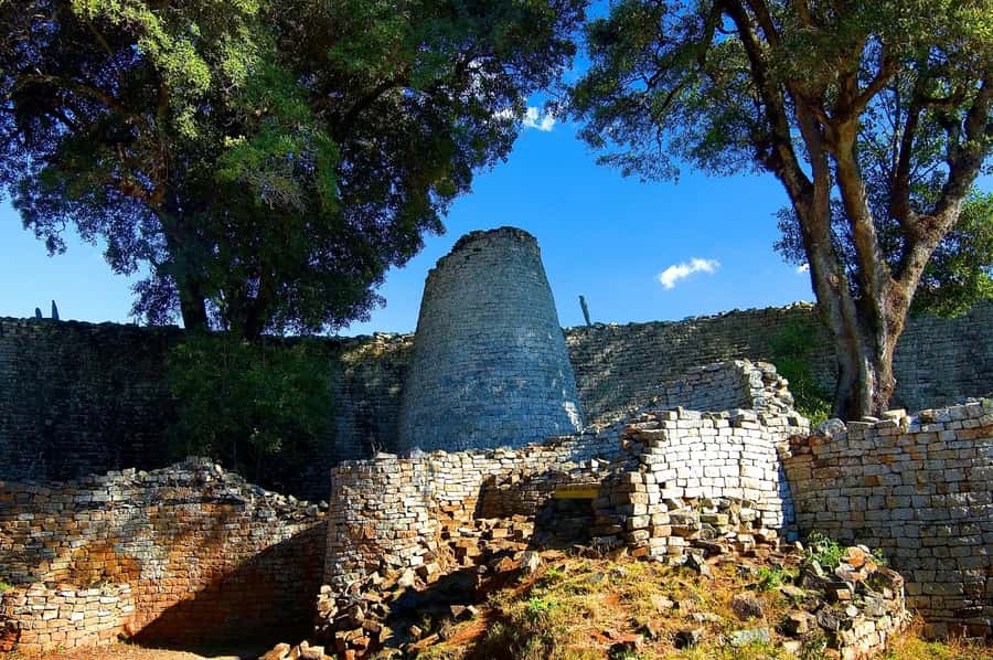 MASVINGO; GREAT ZIMBABWE MONUMENT TOUR - FROM HARARE - A short stop in Masvingo