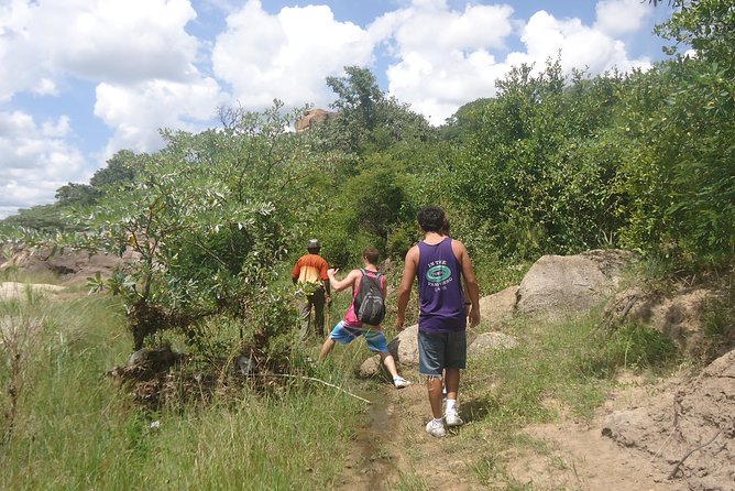 Silunguzi Matopos Village & Rock Paintings Visit ! - Arriving at Silunguzi Village