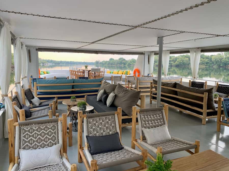 Victoria Falls: 2-Hour Luxury Zambezi River Sunset Cruise - Canapés, cocktails, and what you actually get to eat