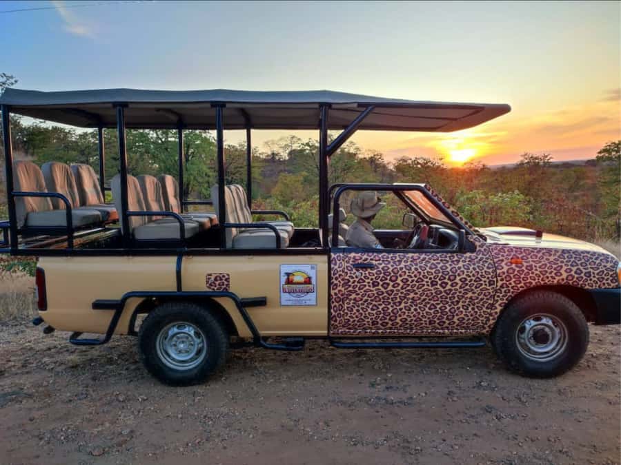 Victoria Falls: Bush Experience and Stargazing D-F-ES-GB - The Star Viewer Jeep and the African night sky