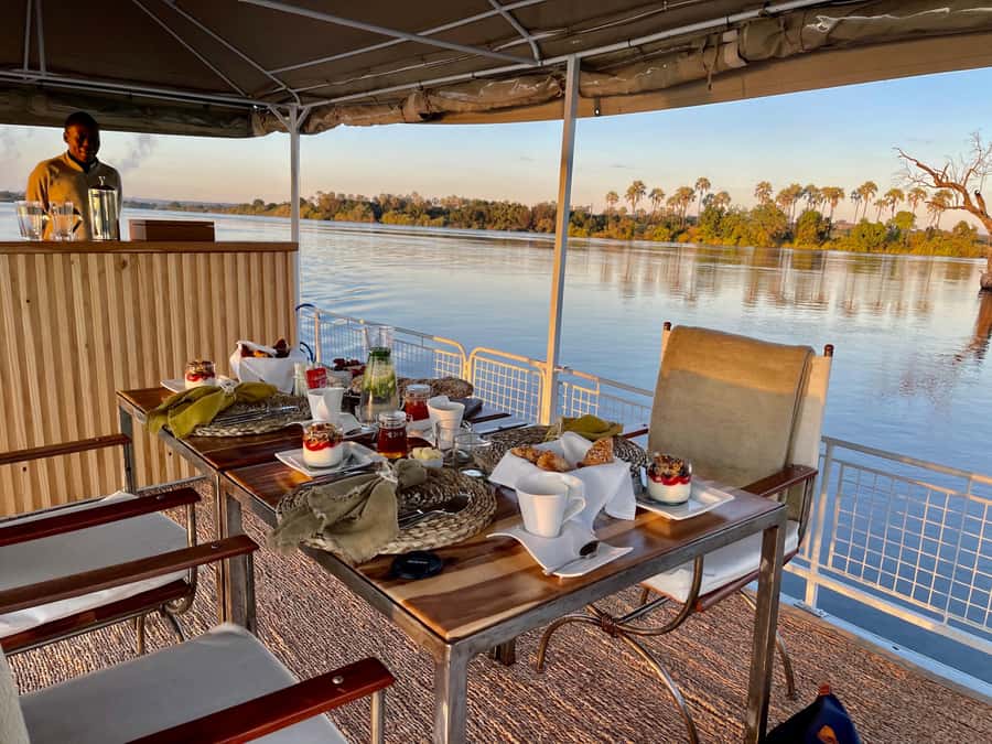 Victoria Falls: Sunrise Cruise on the Zambezi River - Watching the river wake up