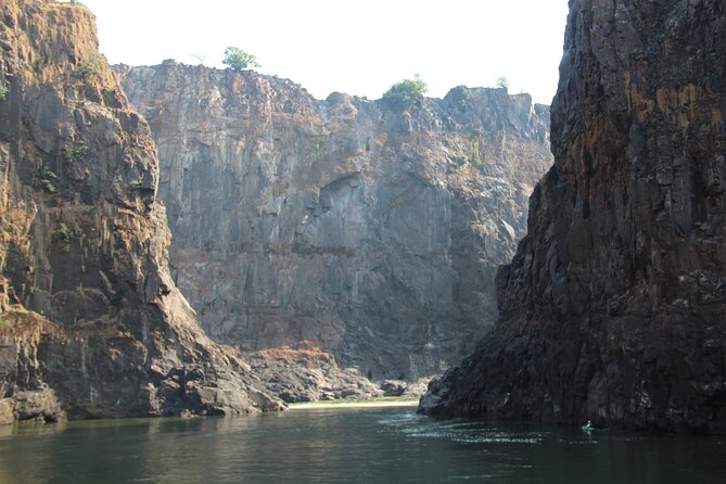 Whitewater Rafting Adventure on the Zambezi River, Victoria Falls Zimbabwe - Guides, safety, and the value of a smaller group