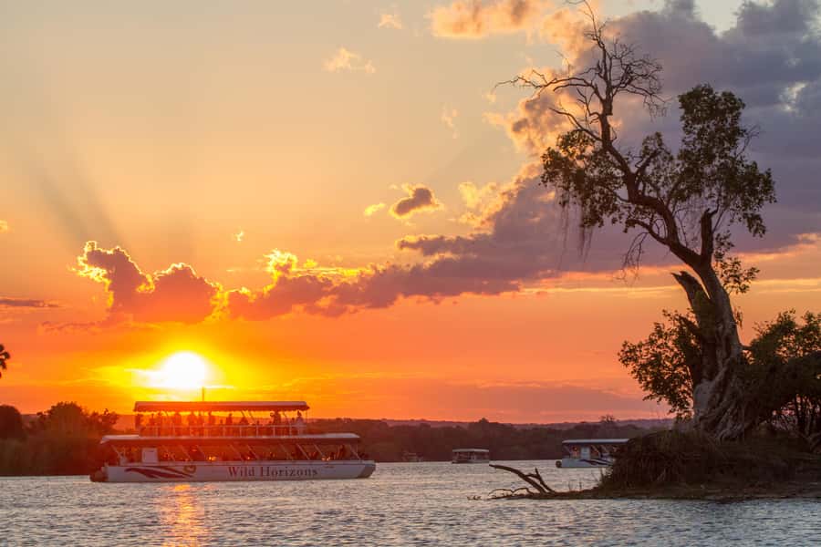 Zimbabwe: Sundowner Cruise (Standard) Zambezi River - Drinks, snacks, and the relaxed pace