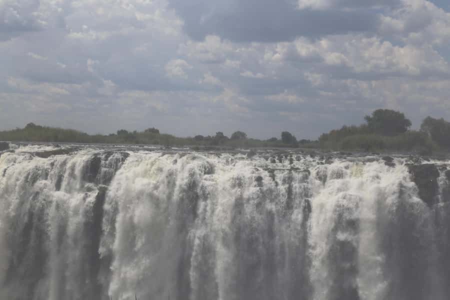 Zimbabwe & Zambia: Guided Tour of the Falls from Both Sides - Guides who add value beyond pointing at the water