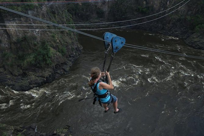 Zipline - Victoria Falls - Flying across the Batoka Gorge at 106 km/h